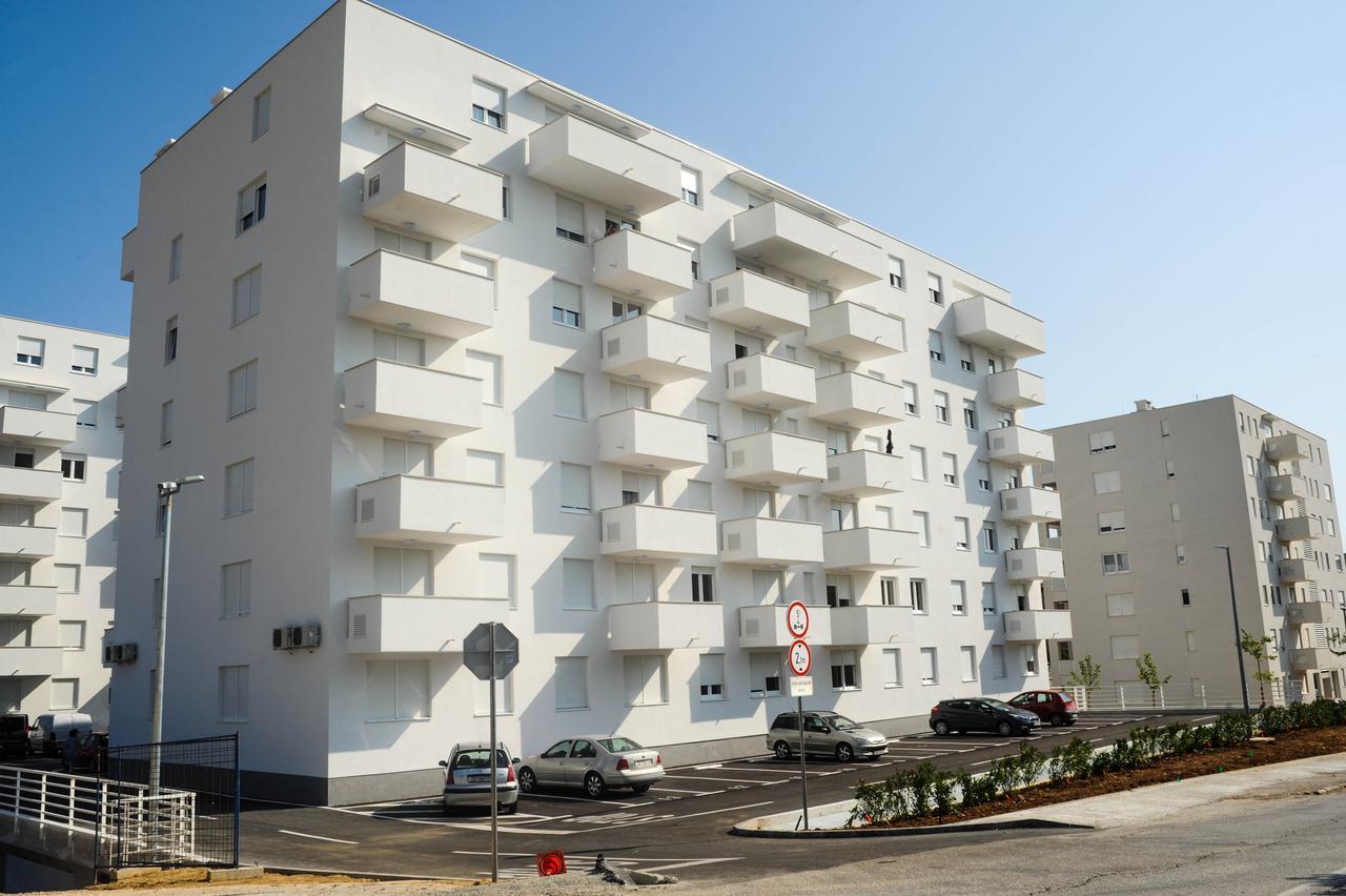 Golden Gate Apartment